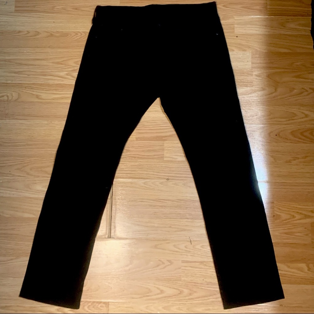 Levi Strauss & Co. 31 x 30 Straight Rich Black Jeans.